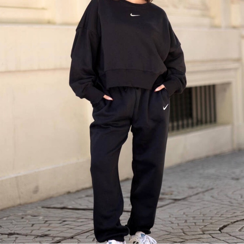 BACK NIKE BAGGY SWEATPANTS